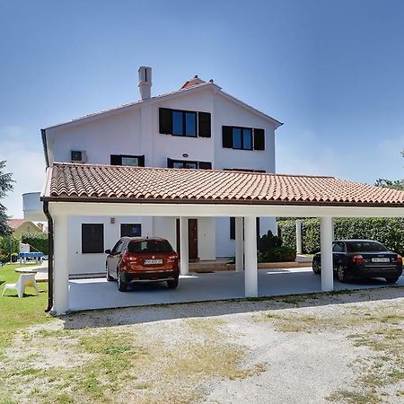 Villa Mutila Medulin Exterior photo